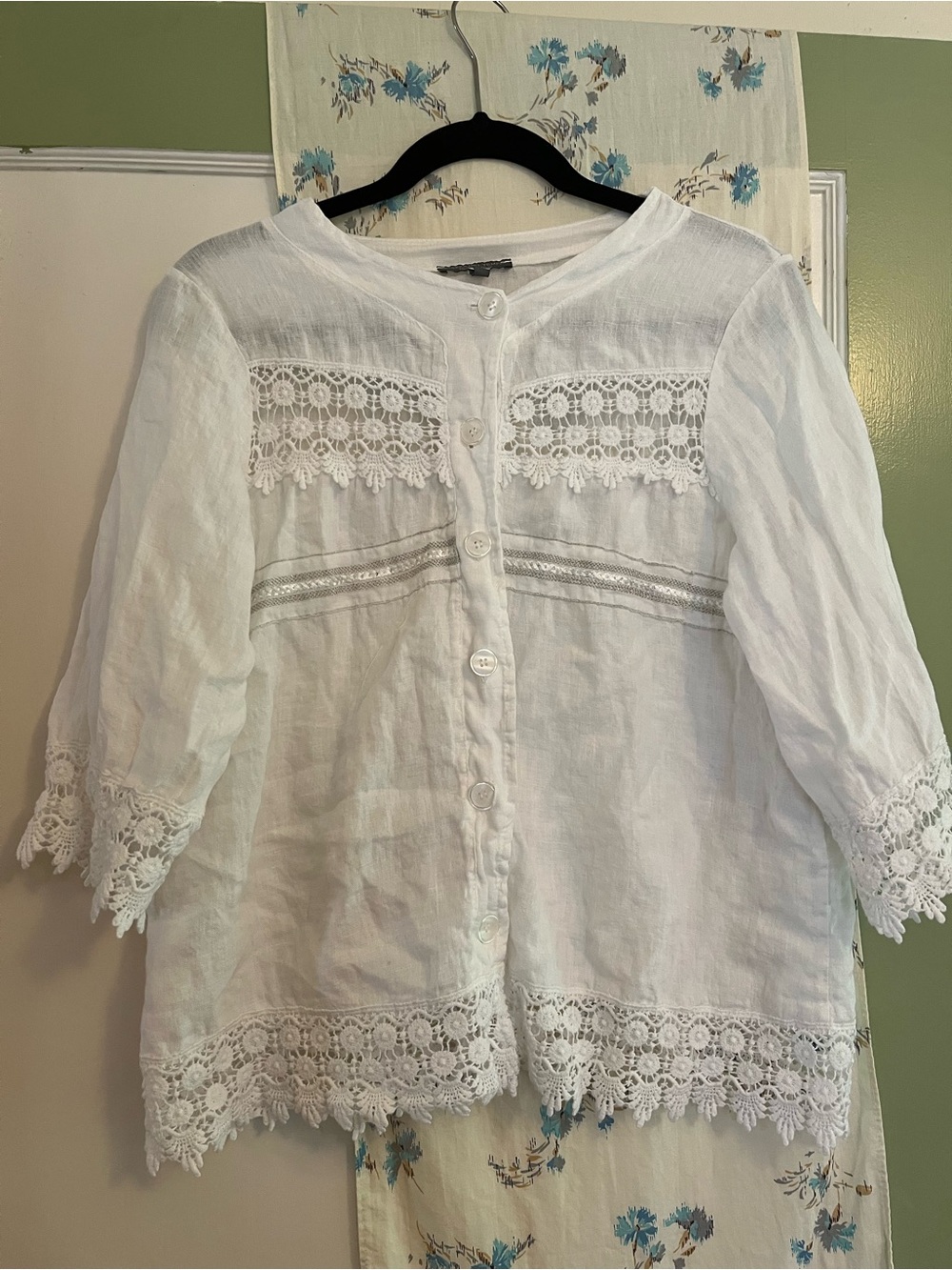 100% linen White Lace-Trim Button Front Top size medium